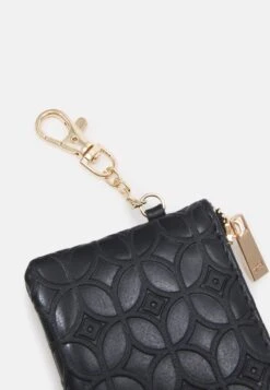 Anna Field Lompakko -Vaatteiden Promootio 07daf8e7b98344deaee7a92d80176230