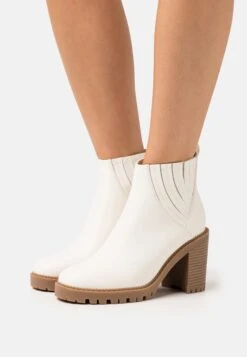 Anna Field Korolliset Nilkkurit