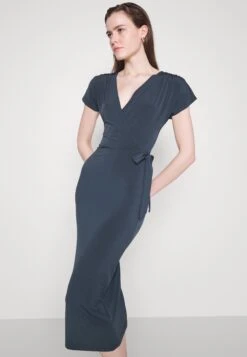 Kotelomekko -Vaatteiden Promootio 10ff5e71d77d4375902391bbfb6bd602