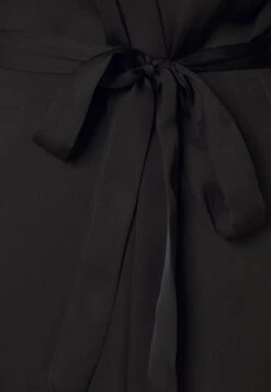 Anna Field Kylpytakki -Vaatteiden Promootio 1579e03400fb4039911cbdc2761f4851