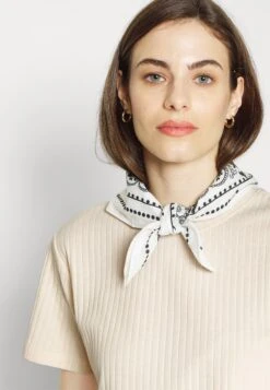 TOP SKIRT SET - Kynähame -Vaatteiden Promootio 17d77307363e48c6bd680b42cdfb7bf7