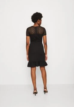 Anna Field Juhlamekko -Vaatteiden Promootio 1c9c15d152054c2d826459a283d0fcd4