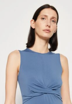 Anna Field Haalari -Vaatteiden Promootio 1cc283adf2af45cb8d5bd3d1c30953b2