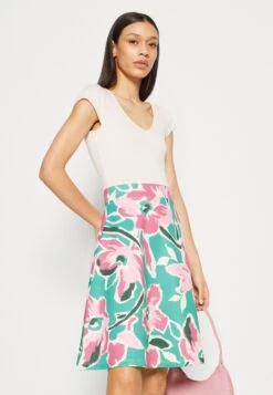 Anna Field Farkkumekko -Vaatteiden Promootio 1f5cee35606b4fe885c7051d5225e7d4