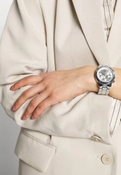 Anna Field Rannekello Ajanottotoiminnolla