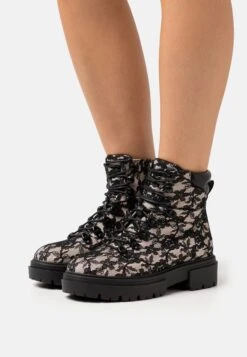 Anna Field Platform-nilkkurit