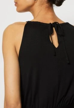 Anna Field Maksimekko -Vaatteiden Promootio 24b77d609aac422ebd1f55d7e52f0423