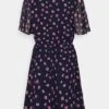 Anna Field V-NECK SLEEVE DRESS - Vapaa-ajan Mekko -Vaatteiden Promootio 26173ff1ec2c4347860099e9f1f21c5b