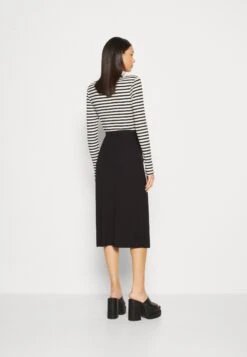 Anna Field Kietaisuhame -Vaatteiden Promootio 2edd5f0d312f4ad9afb9580bf5fb1116