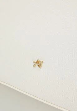 Anna Field Käsilaukku -Vaatteiden Promootio 385347e0f9ce47b09608bc9fbc8a2521