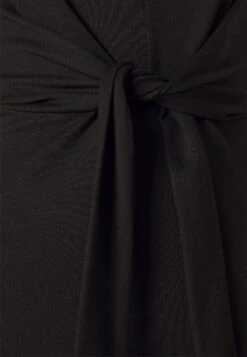 Kotelomekko -Vaatteiden Promootio 465c7773303745268c3f9faa69bd52b7