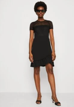 Anna Field Juhlamekko -Vaatteiden Promootio 5a1bf3127b254a21946aff99004c8a8e