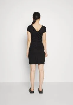 Kotelomekko -Vaatteiden Promootio 5c6ab12d3ae8463a9ee9226cb21331f9