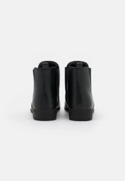 Anna Field Nilkkurit -Vaatteiden Promootio 5f1da97c4ea54d71bb5c2c321f185004