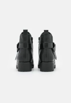 COMFORT - Nilkkurit 9 COMFORT - Nilkkurit -Vaatteiden Promootio 5f28d9dac34a4606a05e5383ed54bb18