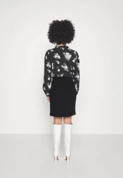 PANEL ASYMMETRIC - Minihame -Vaatteiden Promootio 65816e11d0f24c819909b07d5ed21ae4