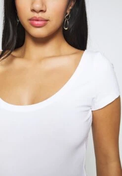 3 PACK - T-paita -Vaatteiden Promootio 6804e236ede1424791c64030ac6755f6