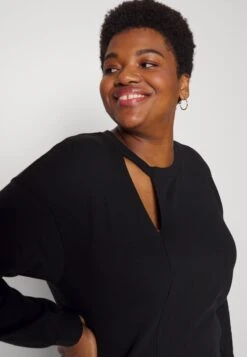 CUT OUT NECK FIT - Collegepaita - Black -Vaatteiden Promootio 6acc3aec99d14c6796d2d3151d3de227