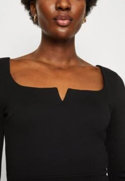 Anna Field Trikoomekko -Vaatteiden Promootio 6ee2f3c8cf734b5daa6f513ee9516ea9