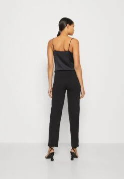 Anna Field Housut 9 Anna Field Housut -Vaatteiden Promootio 753a81d933fb450f8d275db5f1329748