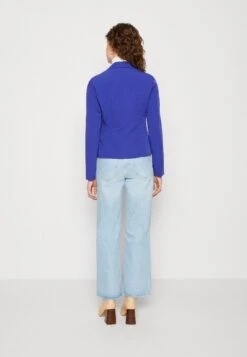 Anna Field Bleiseri -Vaatteiden Promootio 7831e1513949412ea39df65c269199b9