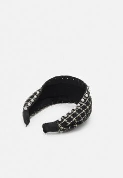 Anna Field Hiusasuste