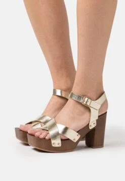 Anna Field Puukengät