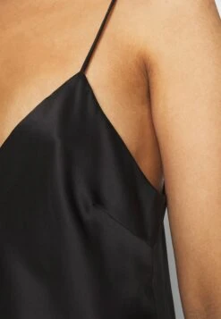 Anna Field SIMPLE SATIN SHORT SET - Yöasusetti -Vaatteiden Promootio 8f329bfd957241829840ac04de151b7c