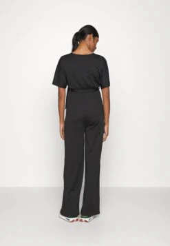 SHORT SLEEVE WRAP JUMPSUIT - Haalari -Vaatteiden Promootio 916c9e2f7b054f20aa7ff4ca0c540e4f