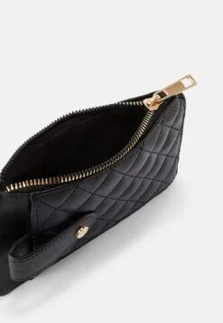 Anna Field Kännykän Kuoret -Vaatteiden Promootio a189c5d3e84f41aa89938182d6840367