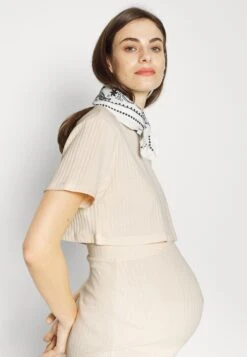 TOP SKIRT SET - Kynähame -Vaatteiden Promootio af0b503f31c24a2a8f02924ebcf2b518