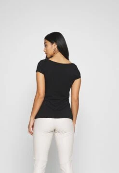 3 PACK - T-paita -Vaatteiden Promootio b5d526896dee45219f81d4b788235ca5