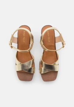 Anna Field Puukengät -Vaatteiden Promootio d1aff4b924a049fe9d67ef2a1113e664