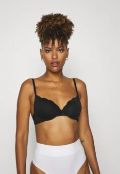 Anna Field 3 PACK - Kaarituelliset Rintaliivit -Vaatteiden Promootio d747d507ad824701a1bb9810cf55f769