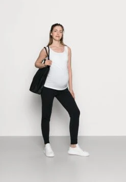 Vaatteiden Promootio -Vaatteiden Promootio e4da062e65d64a43847068078f5b045c