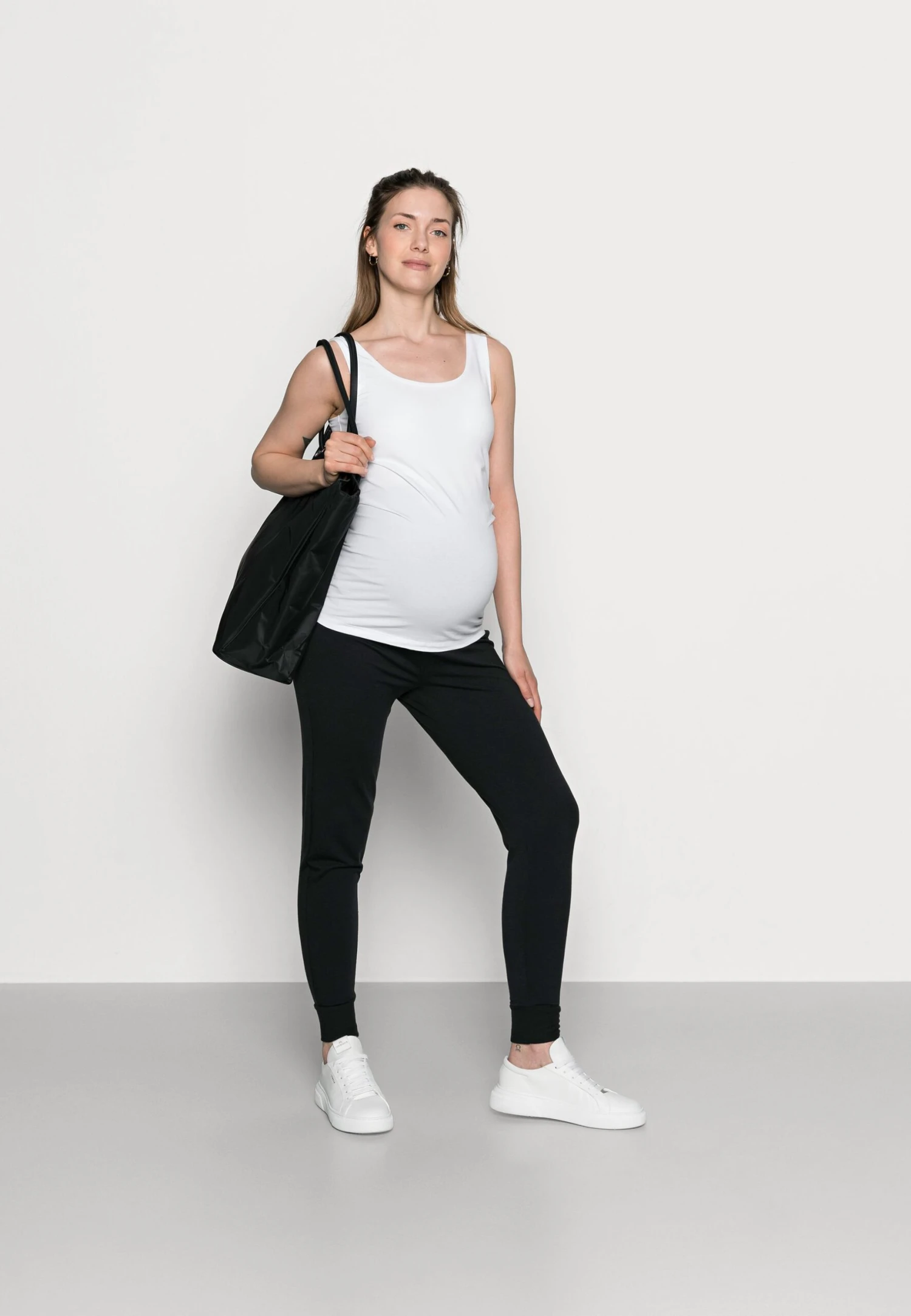 Verryttelyhousut 4 Verryttelyhousut - Image 2