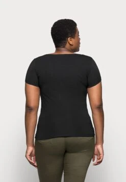 3er PACK - T-paita -Vaatteiden Promootio ea08d33a9de940eba7781c9641909826