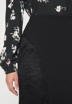 PANEL ASYMMETRIC - Minihame -Vaatteiden Promootio ef5785e4b90142c39fc5864c37828dea